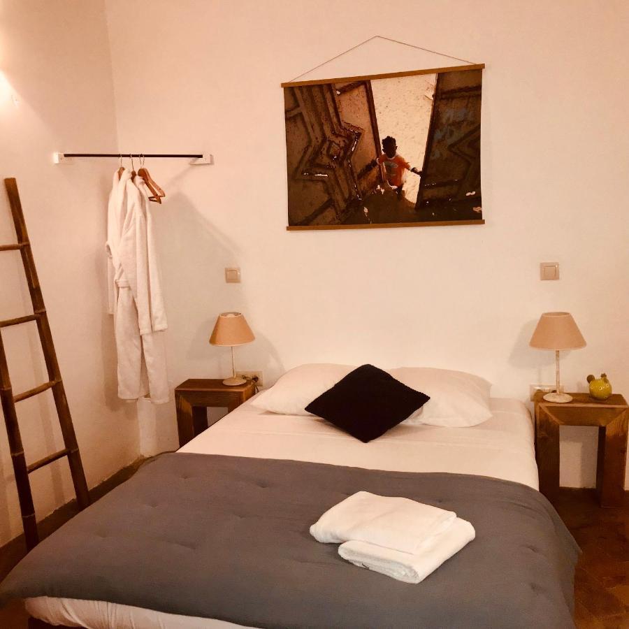 Sant Jordi Desvalls Casa Migdia B&B 외부 사진