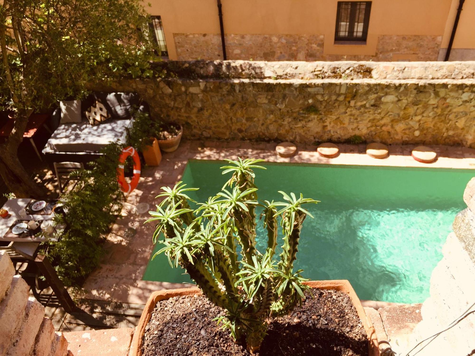 Sant Jordi Desvalls Casa Migdia B&B 외부 사진